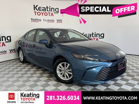 Used 2025 Toyota Camry LE FWD image 2