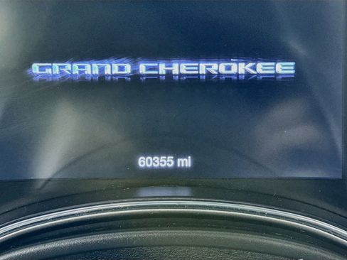 Used 2022 Jeep Grand Cherokee Laredo X AWD/4WD image 2