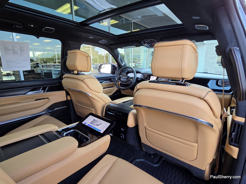Used 2026 Jeep Grand Wagoneer Summit AWD/4WD image 56