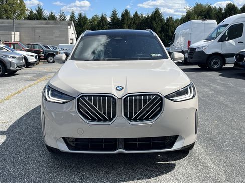 Used 2025 BMW X3 xDrive30i w/ Premium Package image 2