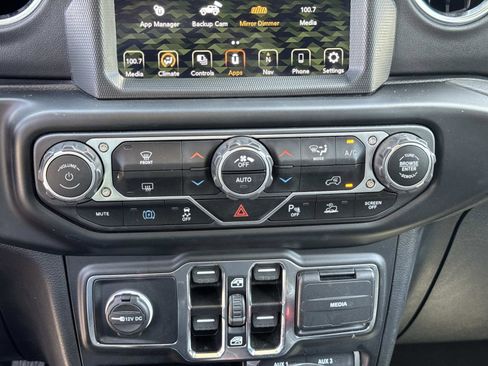 Used 2022 Jeep Wrangler Unlimited Sahara w/ Safety Group AWD/4WD image 25