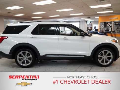 Used 2020 Ford Explorer Platinum w/ Premium Technology Package image 13