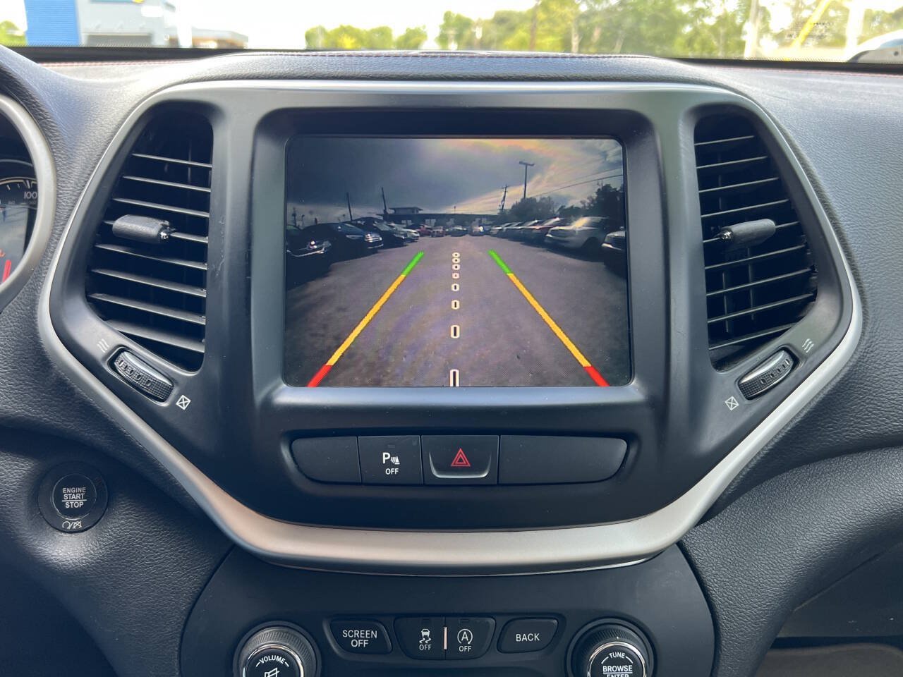 Used 2016 Jeep Cherokee Limited FWD image 20