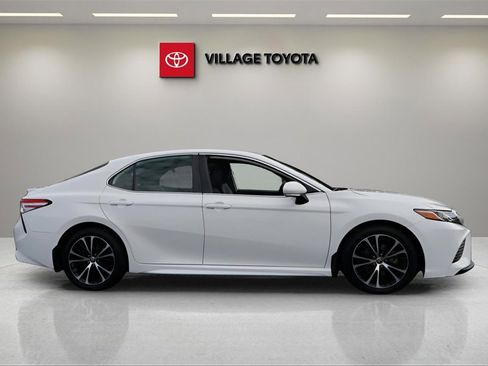Certified 2020 Toyota Camry SE image 6