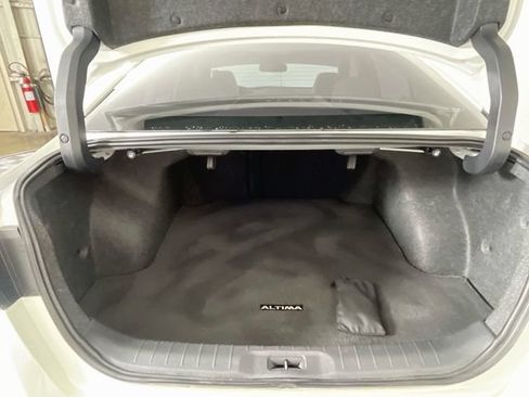 Used 2020 Nissan Altima 2.0 Platinum FWD image 29