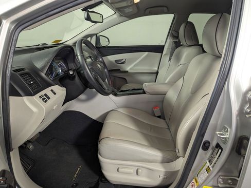 Used 2014 Toyota Venza XLE image 4
