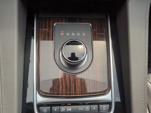 Used 2019 Jaguar F-PACE Portfolio image 15