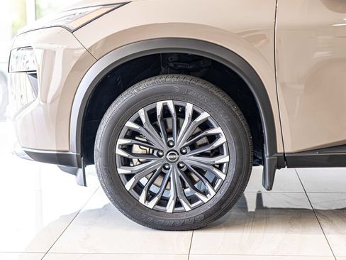 Used 2025 Nissan Rogue SL w/ Tech Package AWD/4WD image 8