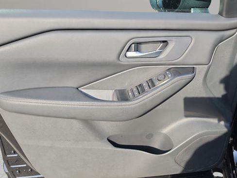 Certified 2026 Nissan Rogue SV FWD image 15