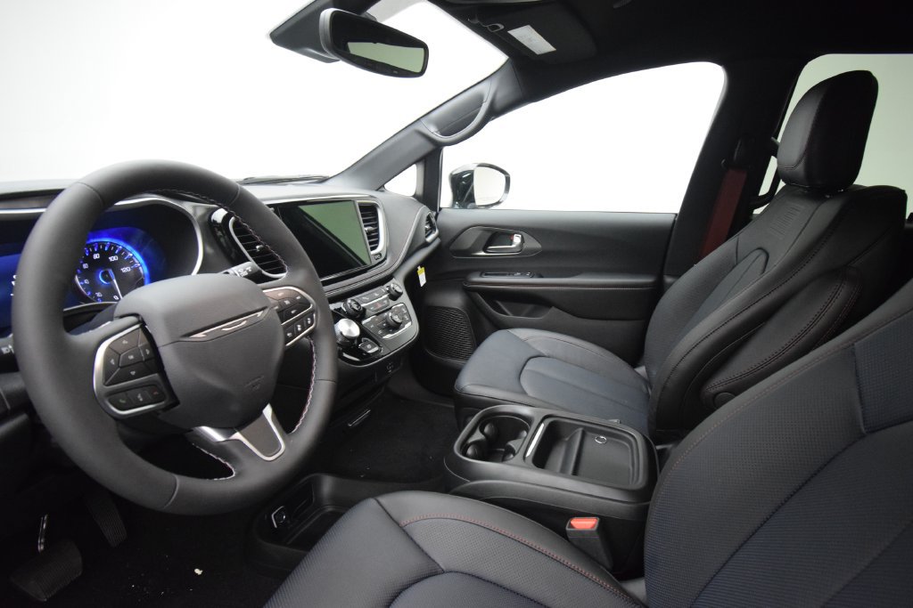 New 2027 Chrysler Pacifica Select FWD image 29