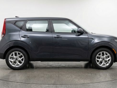 Used 2025 Kia Soul LX w/ LX Technology Package FWD image 11