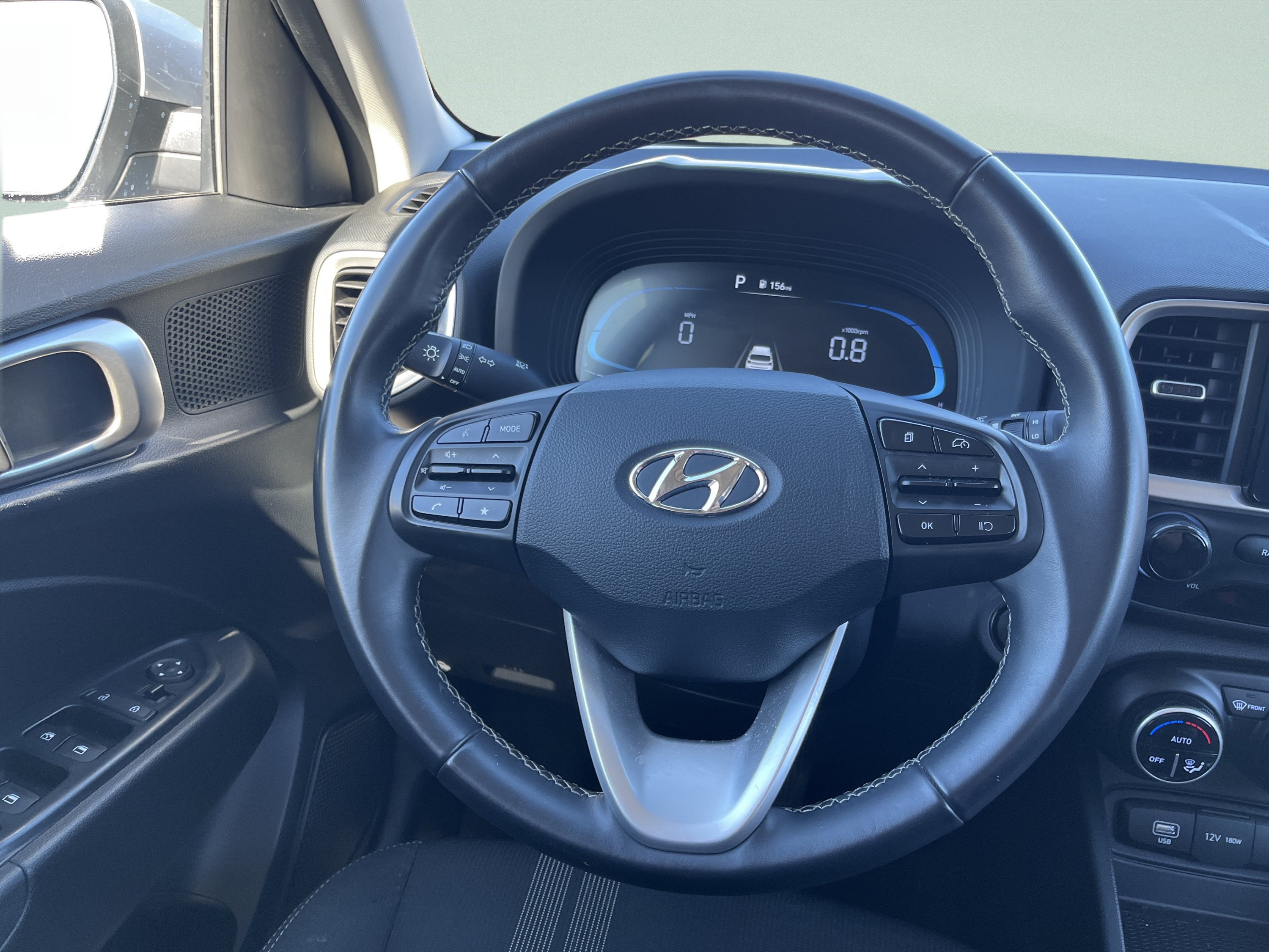 Used 2025 Hyundai Venue SEL FWD image 25