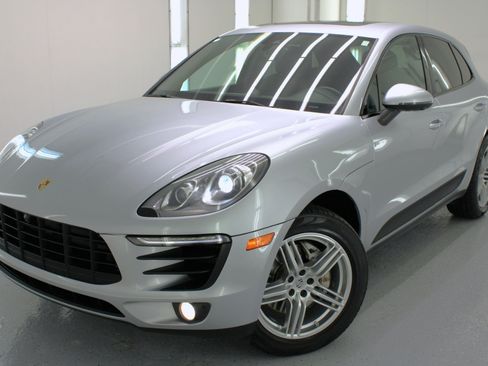 Used 2017 Porsche Macan S image 2