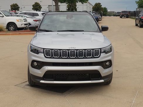Used 2025 Jeep Compass Limited AWD/4WD image 5