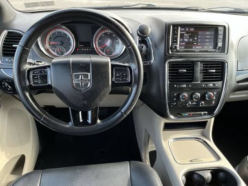 Used 2019 Dodge Grand Caravan SXT FWD image 13