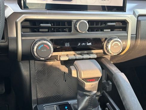 Used 2025 Toyota Tacoma TRD Off-Road image 18