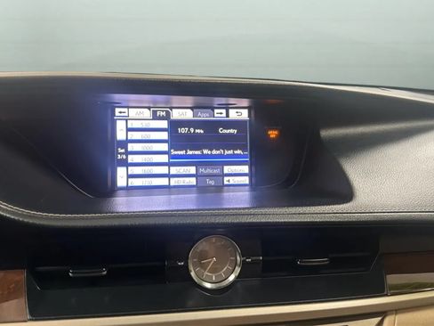 Used 2014 Lexus ES 350 w/ Luxury Package FWD image 15