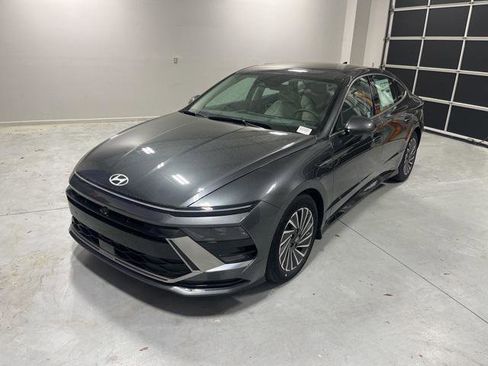 New 2025 Hyundai Sonata Limited image 3