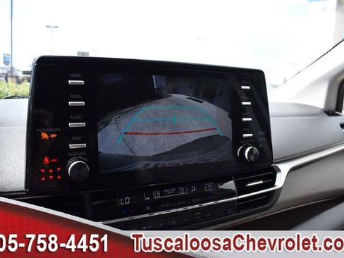 Used 2023 Toyota Sienna XLE FWD image 40