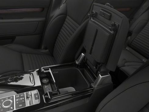 Used 2017 Land Rover Discovery First Edition image 15