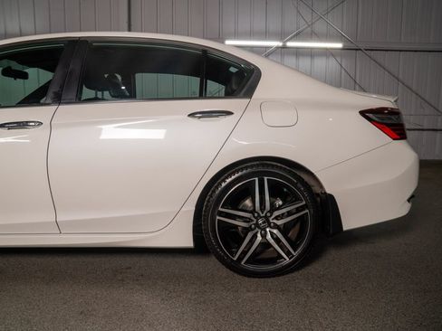 Used 2017 Honda Accord Sport Special Edition image 8
