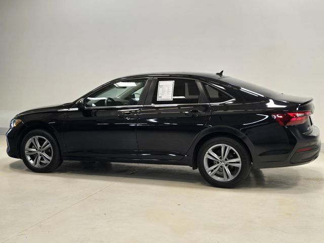 Used 2023 Volkswagen Jetta SE FWD image 30