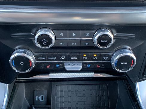 Used 2023 Ford F150 Lariat w/ Equipment Group 502A High image 38