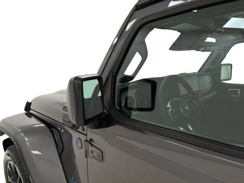 Used 2025 Jeep Wrangler Unlimited Sahara AWD/4WD image 10