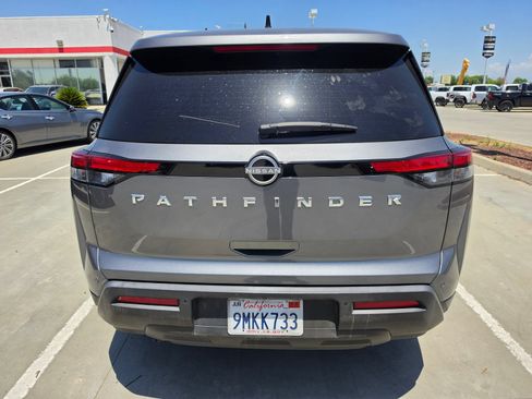 Used 2024 Nissan Pathfinder S FWD image 5