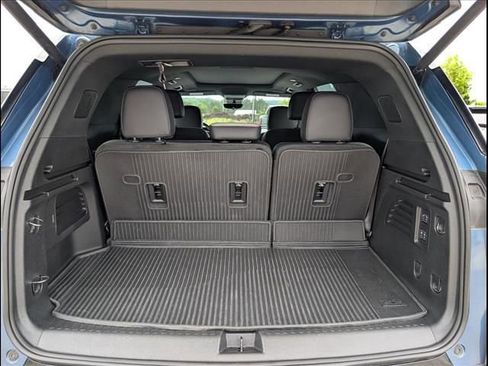 Used 2025 Chevrolet Traverse High Country FWD image 19