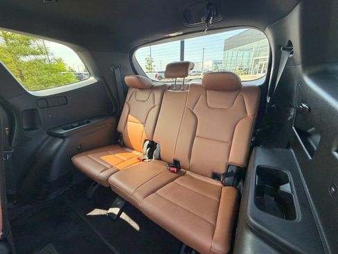 Used 2025 Kia Telluride AWD image 7