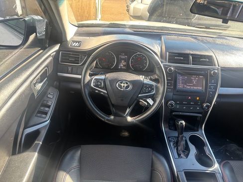 Used 2017 Toyota Camry SE image 2