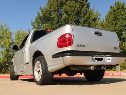 Used 2000 Ford F150 Lightning RWD image 10