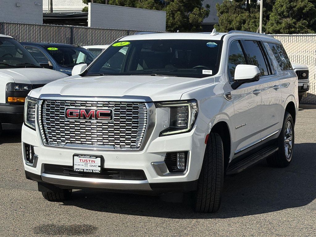 Used 2024 GMC Yukon XL Denali RWD image 3