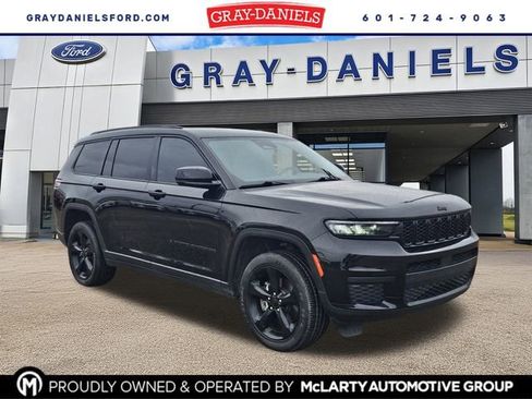 Used 2022 Jeep Grand Cherokee L Laredo image 1