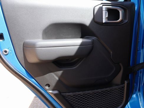 Used 2023 Jeep Wrangler Unlimited Rubicon w/ Cold Weather Group image 17