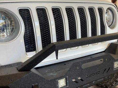 Used 2020 Jeep Wrangler Unlimited Sahara AWD/4WD image 25