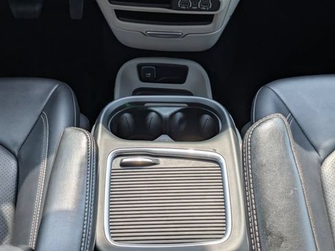 Used 2024 Chrysler Pacifica Limited FWD image 21