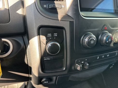 Used 2013 RAM 2500 Tradesman w/ Chrome Appearance Group image 17