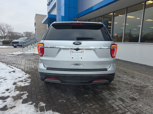 Used 2019 Ford Explorer XLT w/ Equipment Group 202A image 4