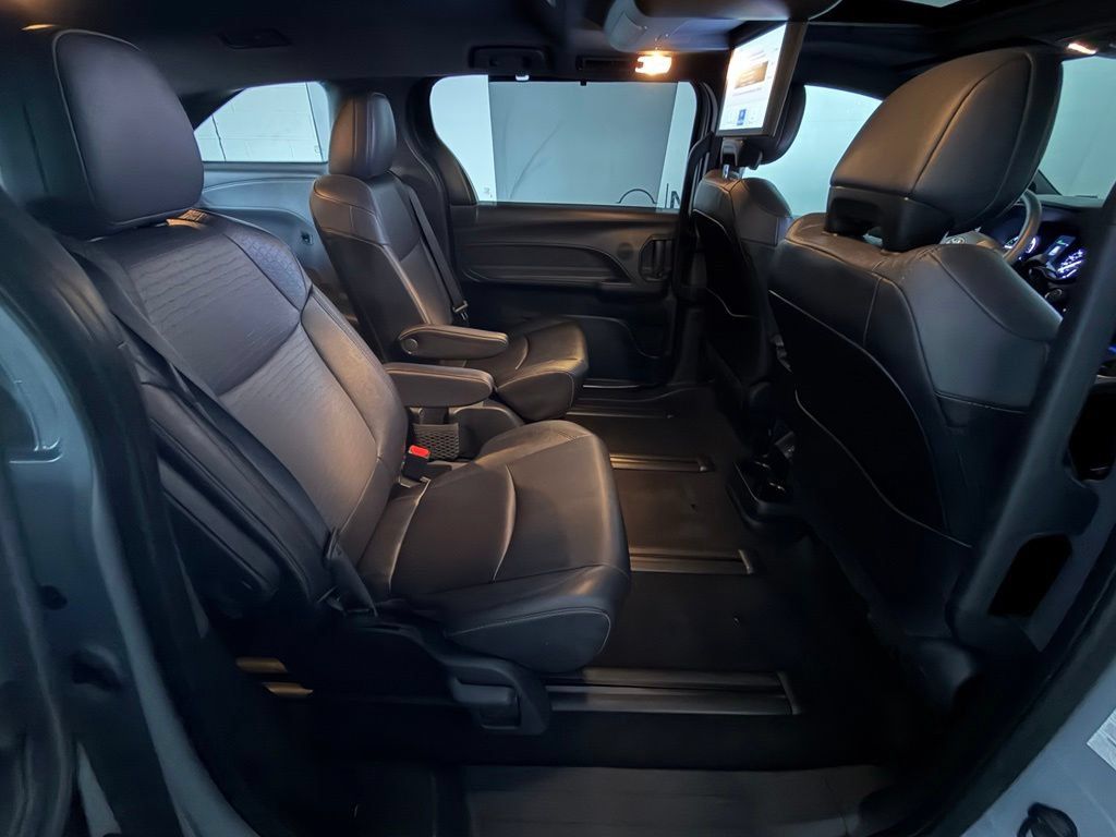 Used 2023 Toyota Sienna XLE Woodland Edition AWD/4WD image 28