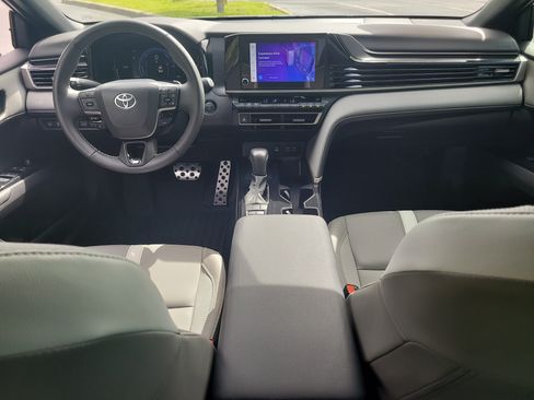 Used 2025 Toyota Camry SE FWD image 14