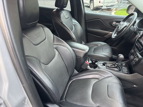 Used 2019 Jeep Cherokee Limited w/ Trailer Tow Group AWD/4WD image 41
