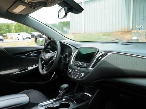 Used 2021 Chevrolet Malibu LT image 34