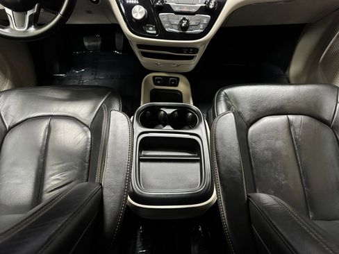 Used 2017 Chrysler Pacifica Touring-L w/ Tire & Wheel Group image 20