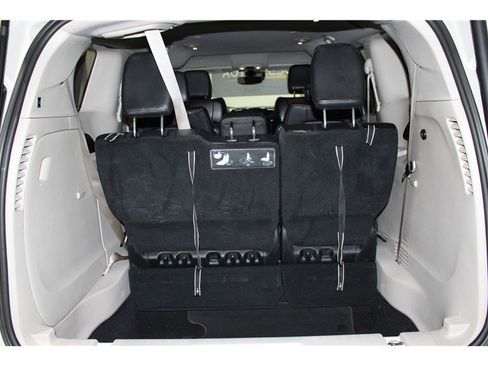 Used 2021 Chrysler Pacifica Touring-L image 20