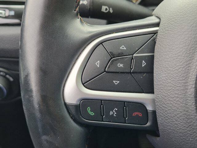 Used 2018 Jeep Compass Limited w/ Navigation Group AWD/4WD image 18