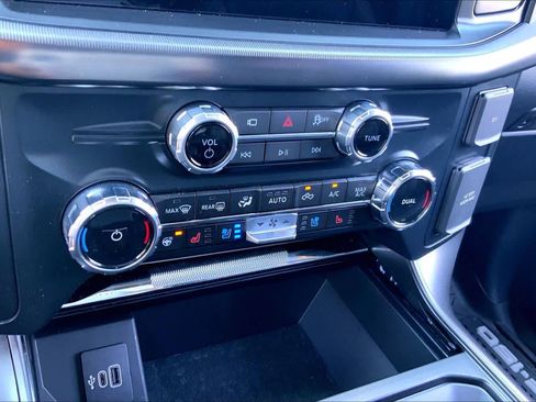 Used 2025 Ford F150 Lariat w/ FX4 Off-Road Package AWD/4WD image 32