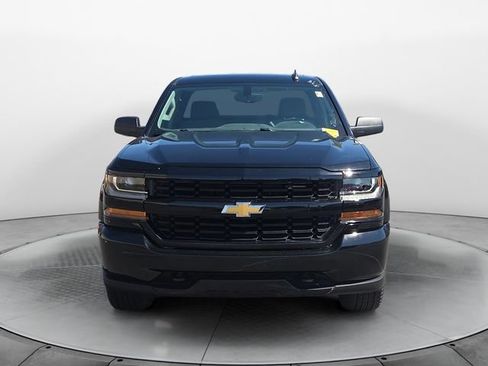 Used 2019 Chevrolet Silverado 1500 Custom w/ Custom Convenience Package AWD/4WD image 8