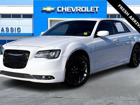 Used 2019 Chrysler 300 S image 3